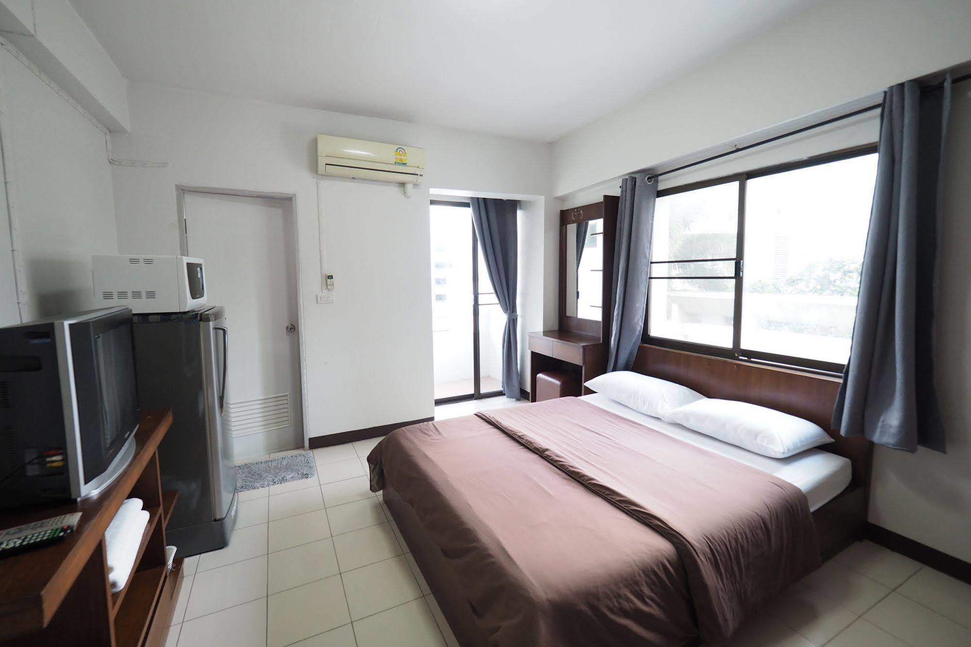 Living Naraa Place Банкок Екстериор снимка