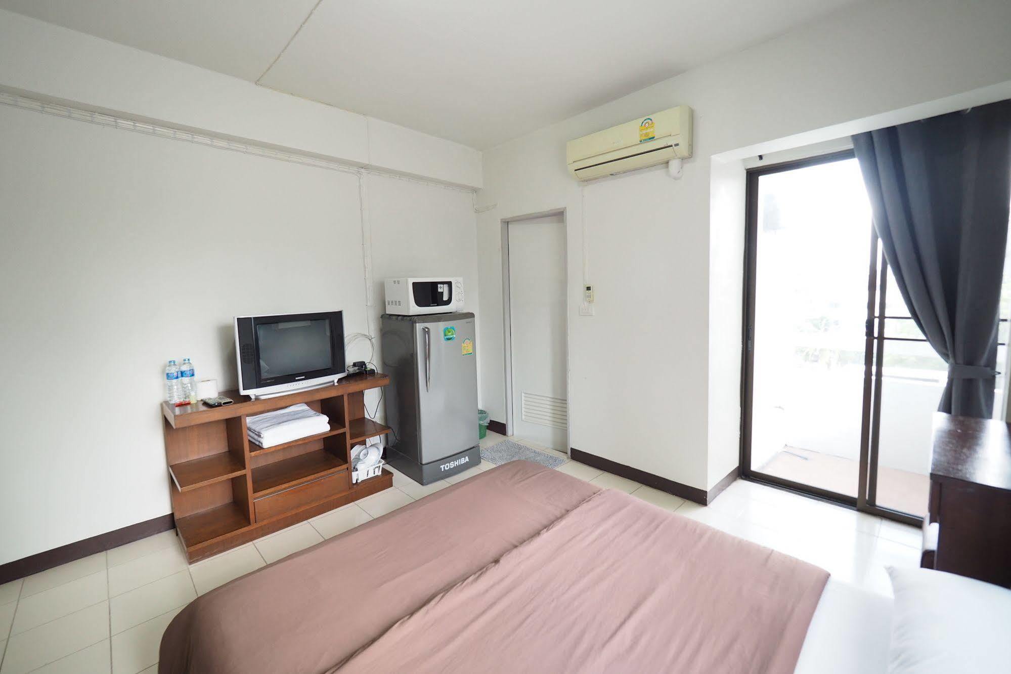 Living Naraa Place Банкок Екстериор снимка