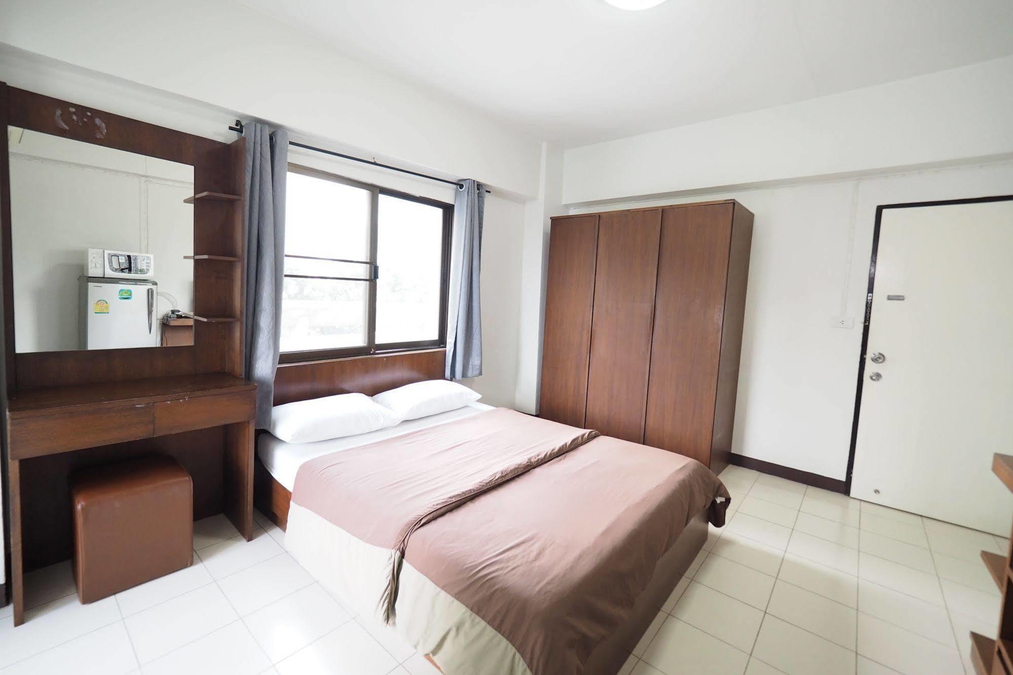 Living Naraa Place Банкок Екстериор снимка