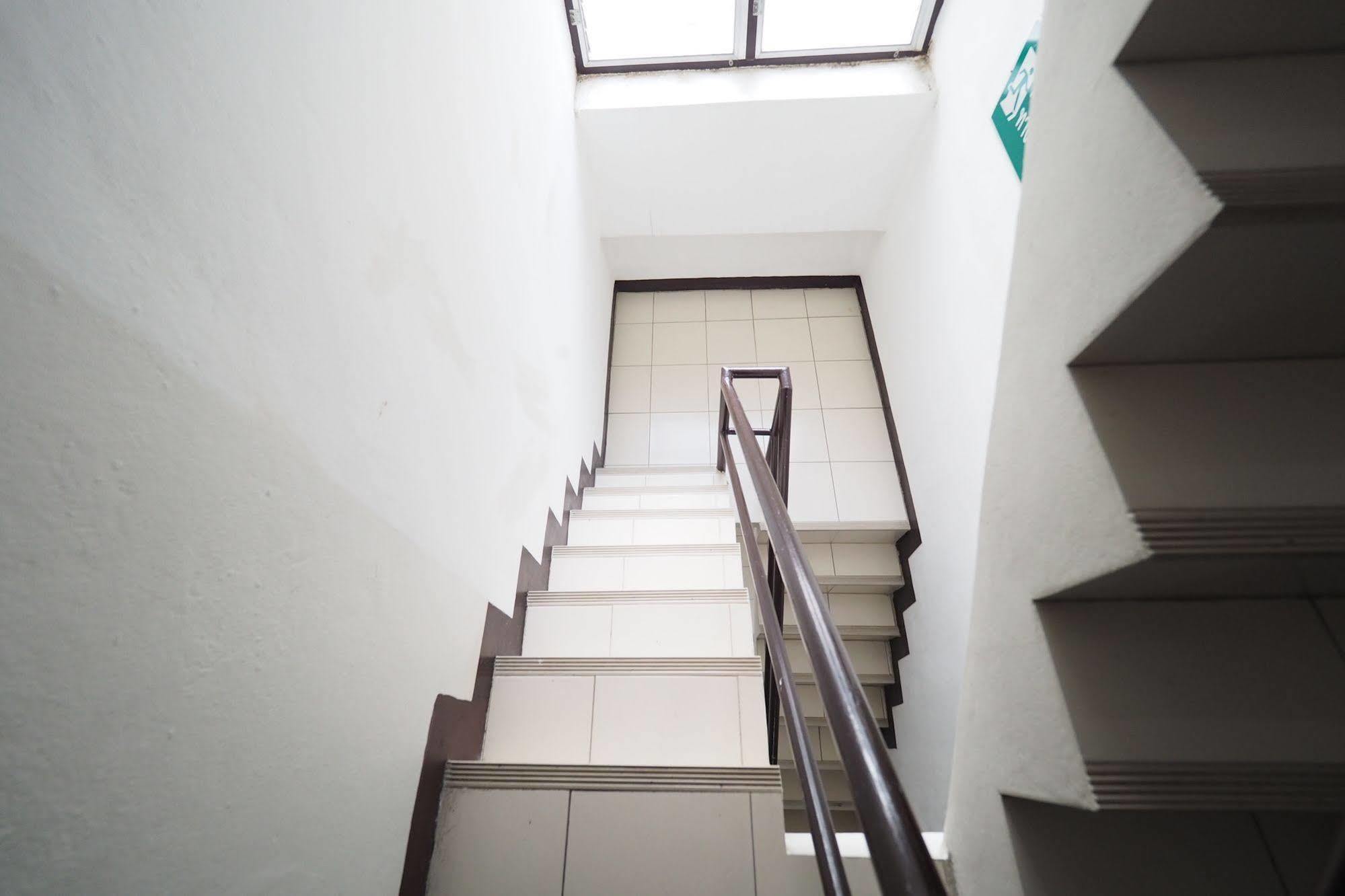 Living Naraa Place Банкок Екстериор снимка