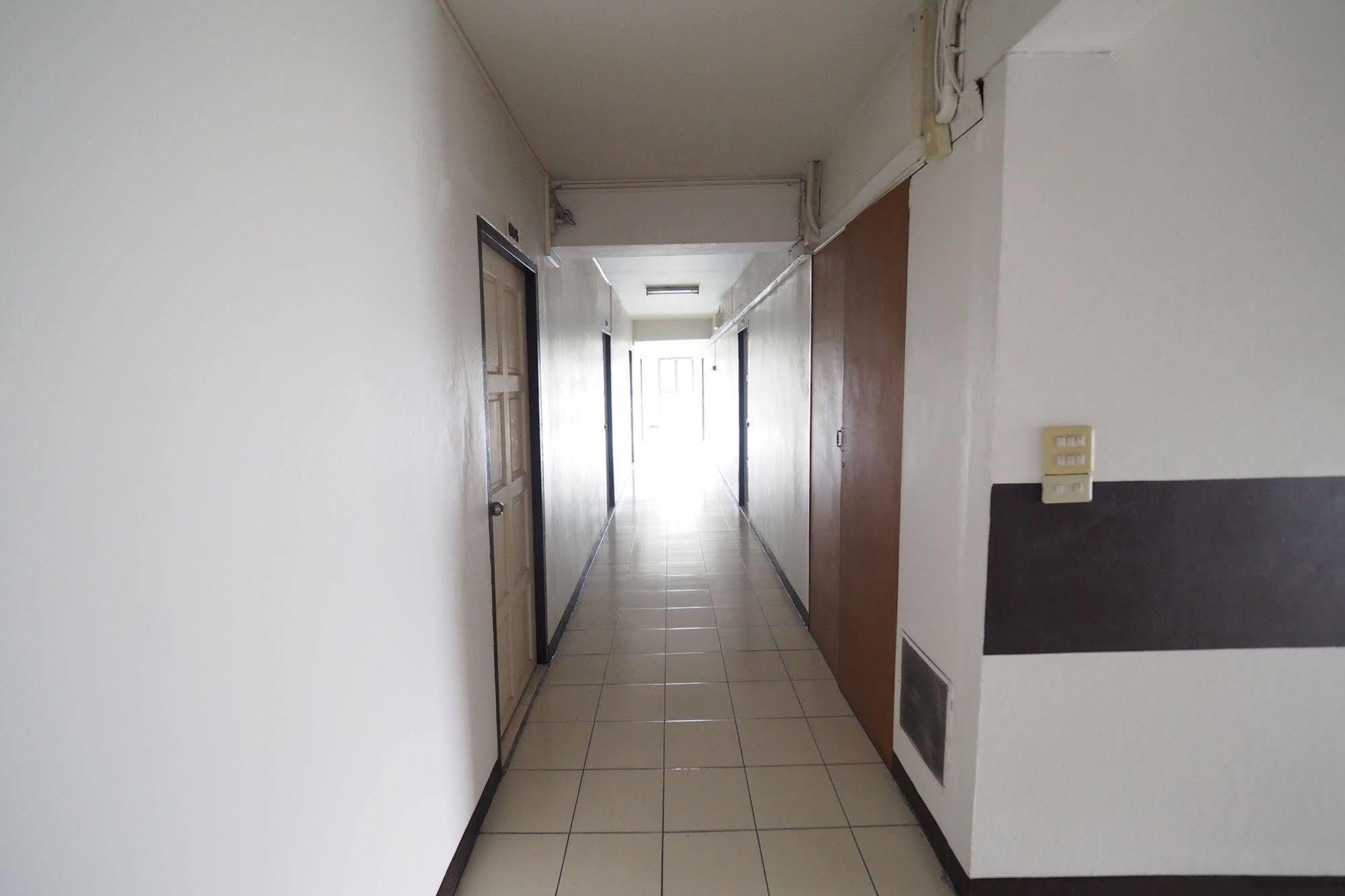 Living Naraa Place Банкок Екстериор снимка